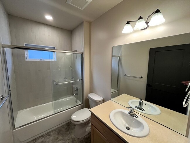 Building Photo - Built In 2021 - High End 2/2 Home With Full Access To Onsite Recreation Center With Pool!