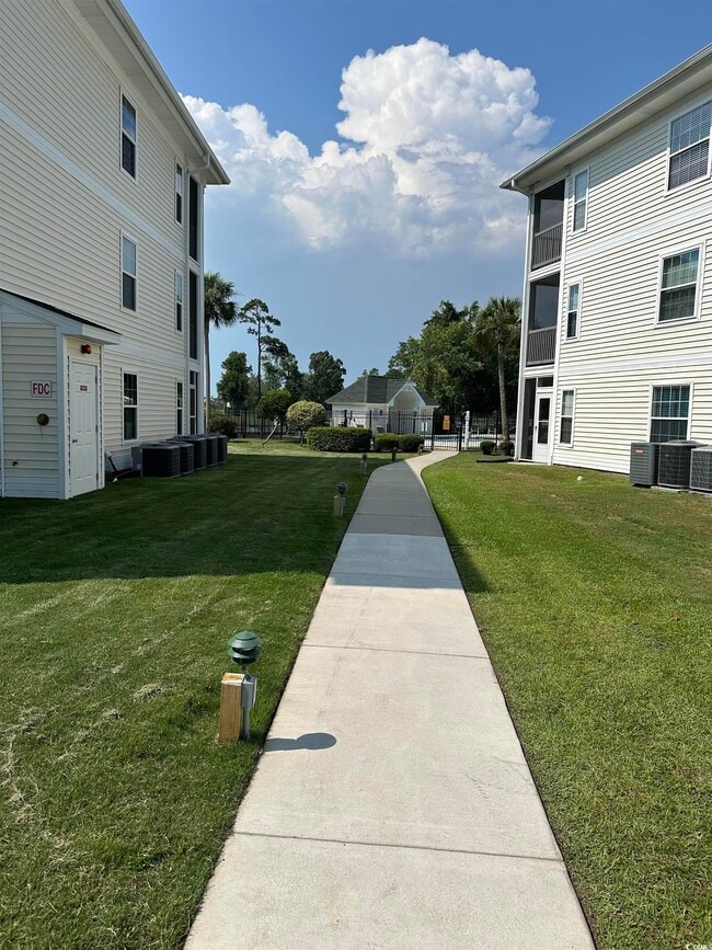 Building Photo - 569 Blue River Ct