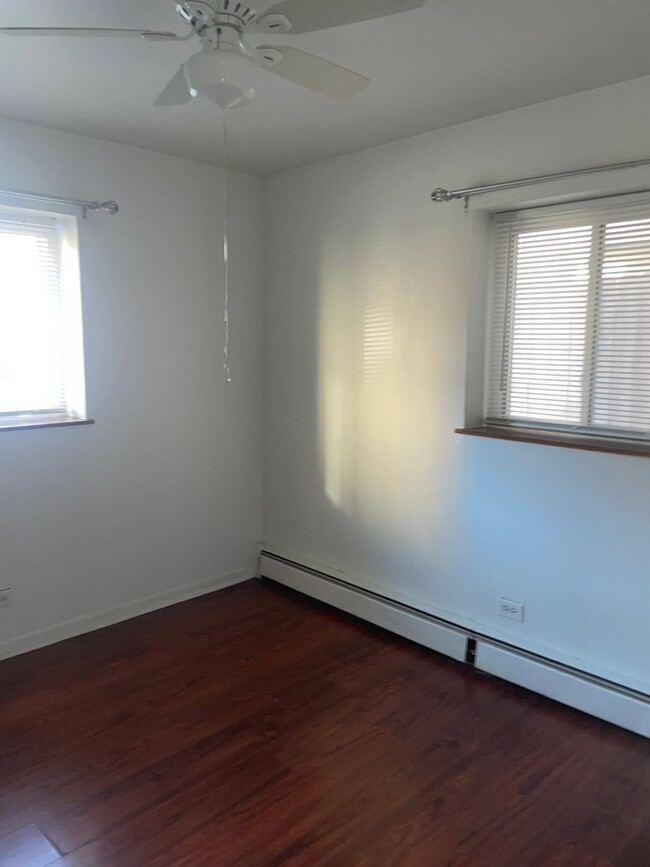 Building Photo - Charming 2BR Condo in Oak Park