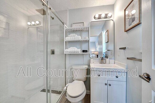 Building Photo - 7308 Sunset Ave