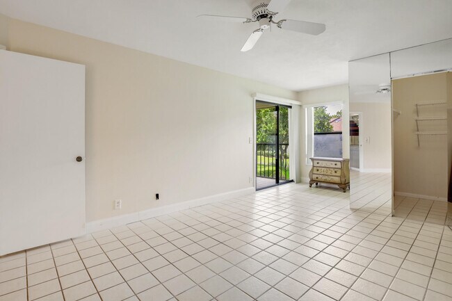Building Photo - 3340 Lucerne Park Dr