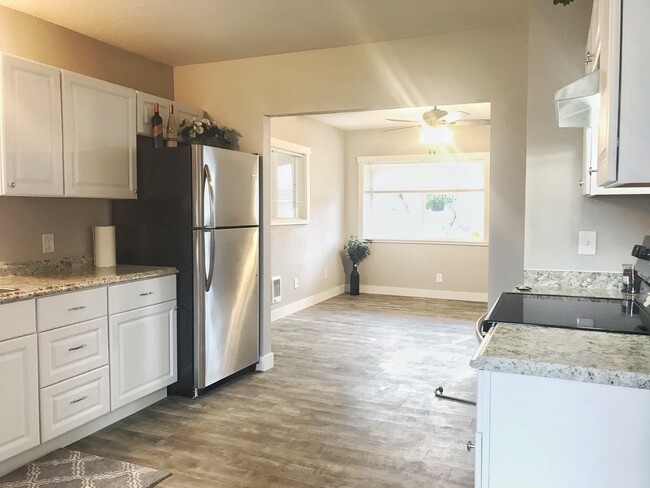 Building Photo - Completely remodeled 3 bed!