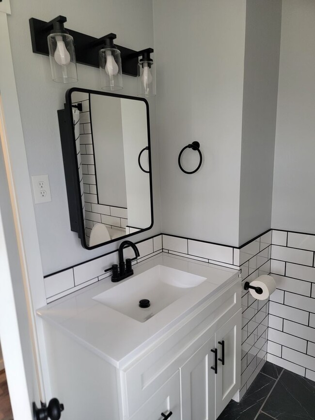 Building Photo - Beautiful 3-Bedroom Home - EV Charger - Pet Friendly