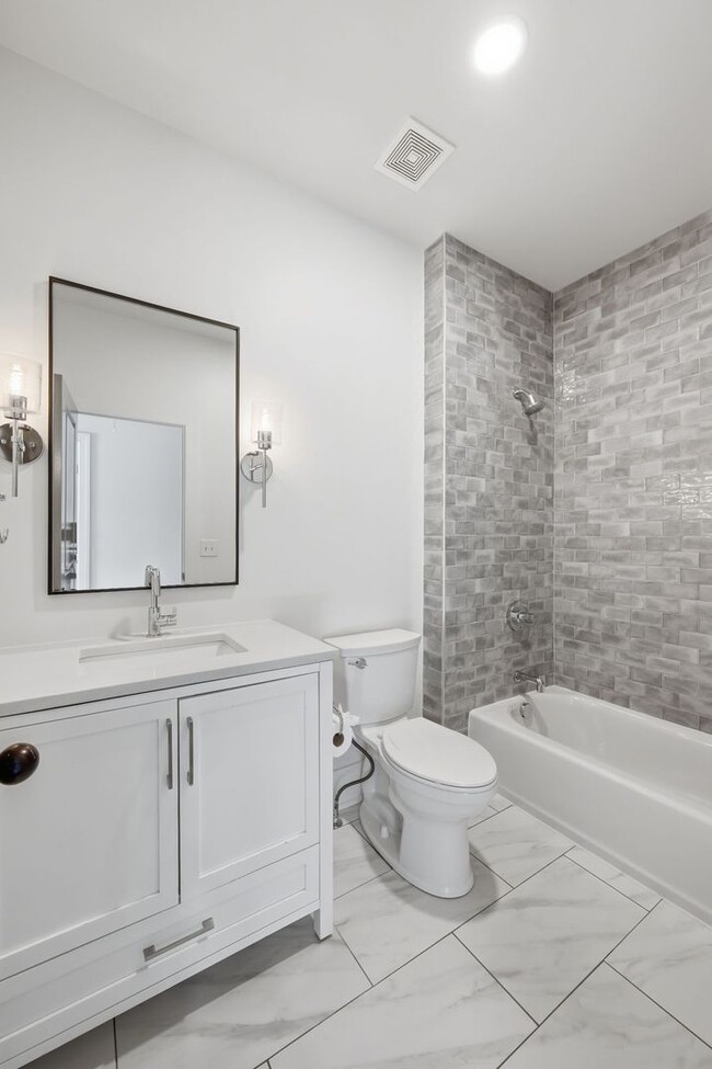 Building Photo - Modern Living in Franklin