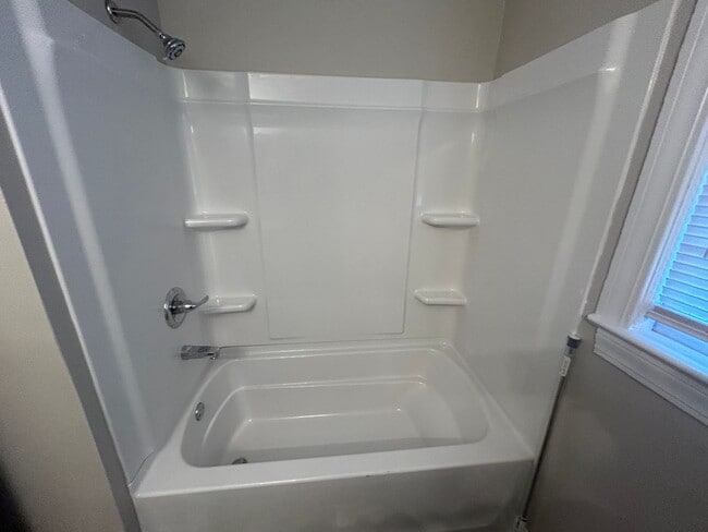 Building Photo - Four Bedroom Two Bath House for Rent $1100...