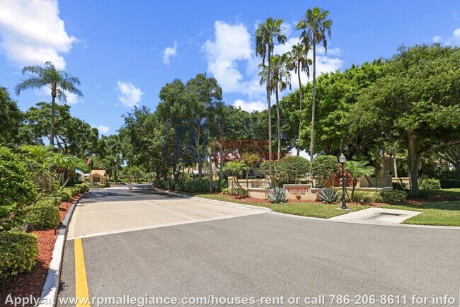 Building Photo - Stylish 2-Bedroom Townhome in Gated Boynto...