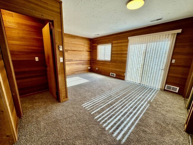 Building Photo - 1204 N Brooklane St