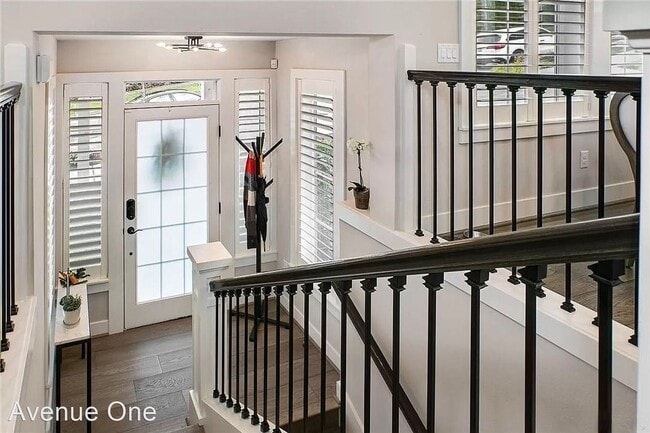 Building Photo - 3 br, 2.5 bath House - 957 W McGraw St #2