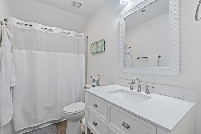 Building Photo - 711 Courtland St