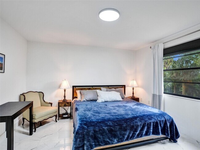 Building Photo - 6073 Balboa Cir