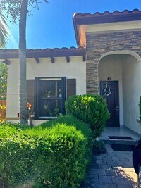 Building Photo - 116 NE 25th Terrace