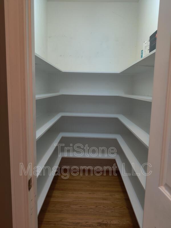 Building Photo - 14512 Harvington Dr