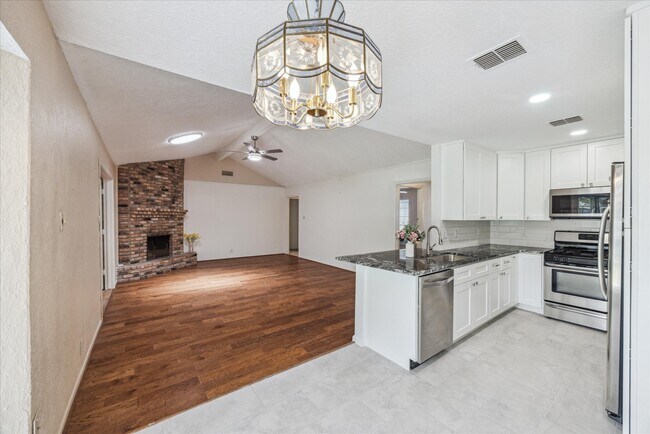 Building Photo - 5359 Little John Ln