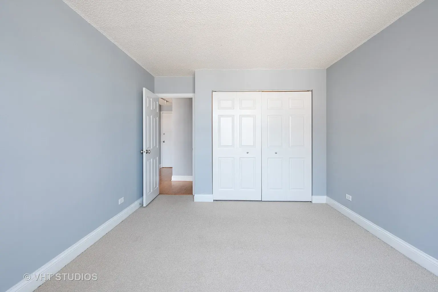 Building Photo - 450 W Briar Pl