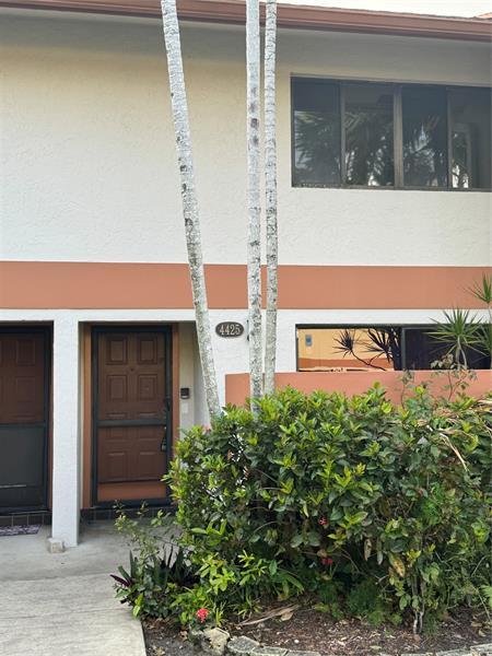 Building Photo - 4425 SW 70th Terrace