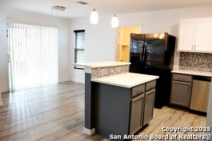 Building Photo - 46 Viking Oak