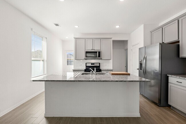 Building Photo - 31335 Horseshoe Meadow Bend Ln