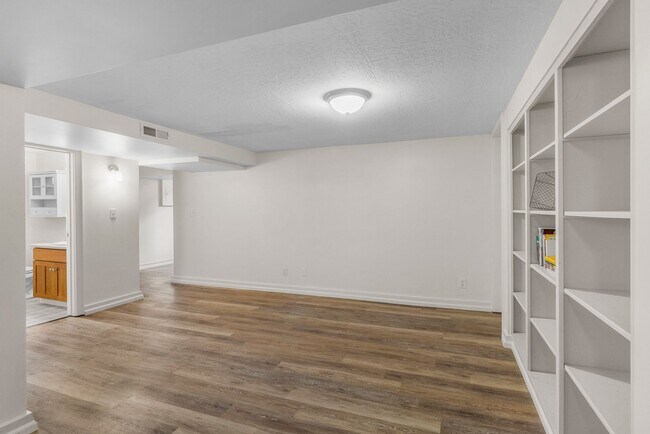 Building Photo - 3 Bed 2 Bath South Hill Spokane home offering all the updates..