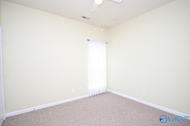 Building Photo - 215 River Oaks Dr