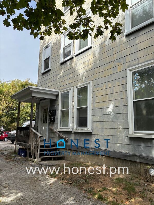 Building Photo - 120 College St