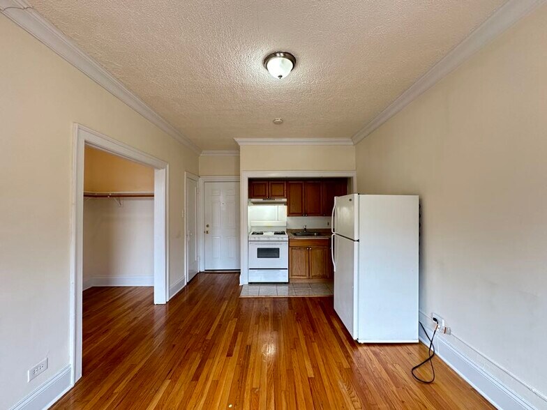 Building Photo - 2737 N Spaulding Ave