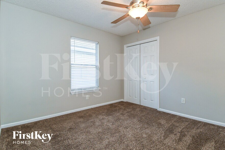 Building Photo - 848 MacKenzie Cir