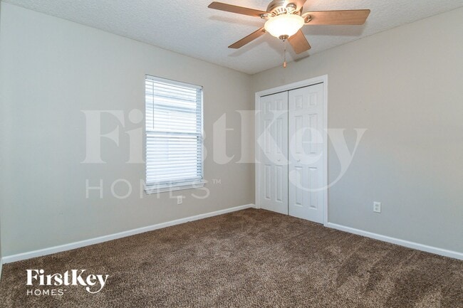 Building Photo - 848 MacKenzie Cir