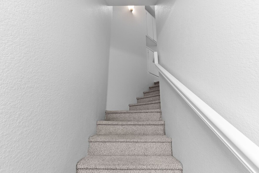 Building Photo - 1050 S Volterra Way