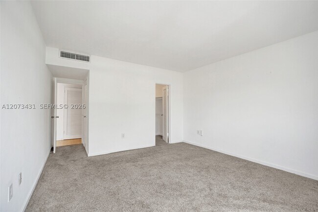Building Photo - 10350 W Bay Harbor Dr
