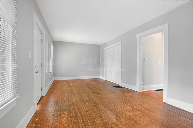 Building Photo - 627 S 38th St