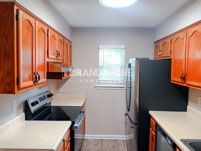 Building Photo - 6895 Southknoll Ave