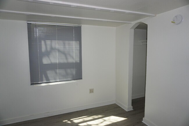 Building Photo - 4516 E Lester St