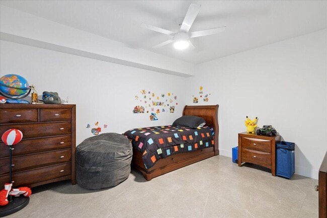 Building Photo - 709 7th Ln