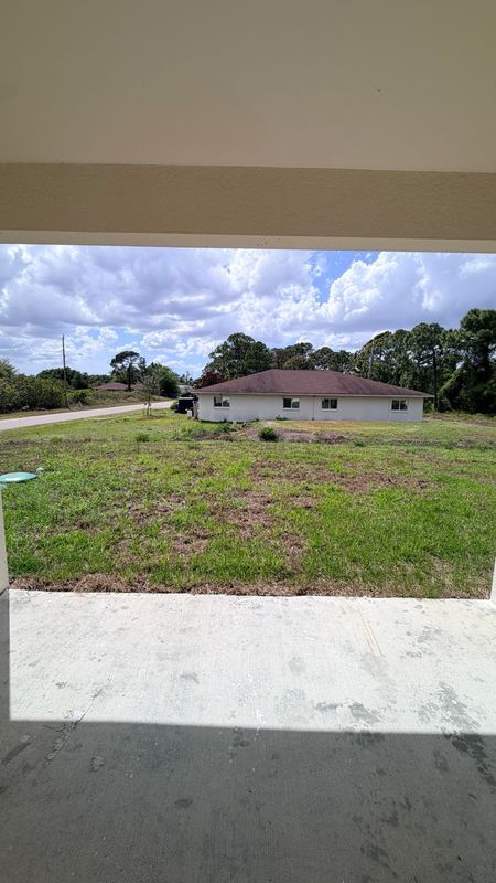 Building Photo - 498 Loretta Ave S