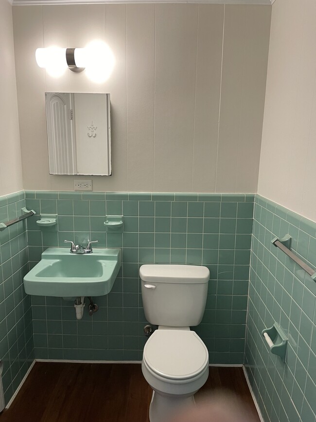 Building Photo - 6220 Ridge Rd