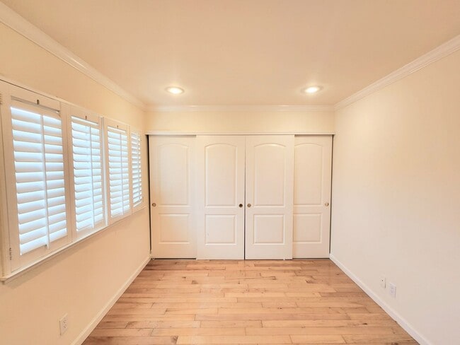 Building Photo - Updated 4 bedroom home