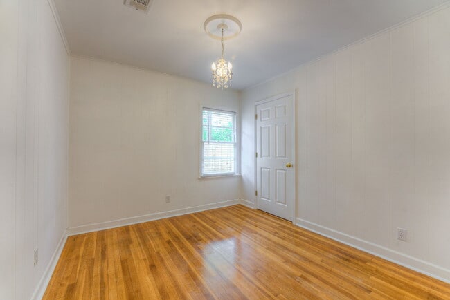 Building Photo - "Charming 4-Bedroom Sanctuary on Boyce Roa...