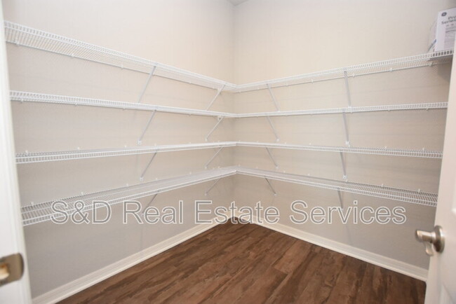 Building Photo - 920 Montgomery Ln