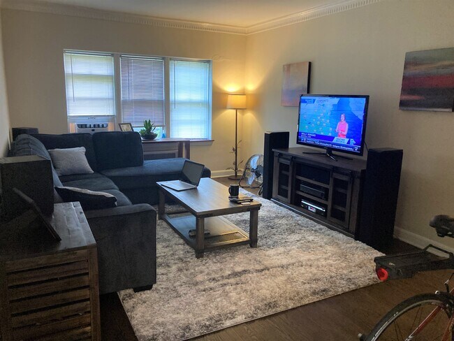 Building Photo - 5425 W Martin Dr