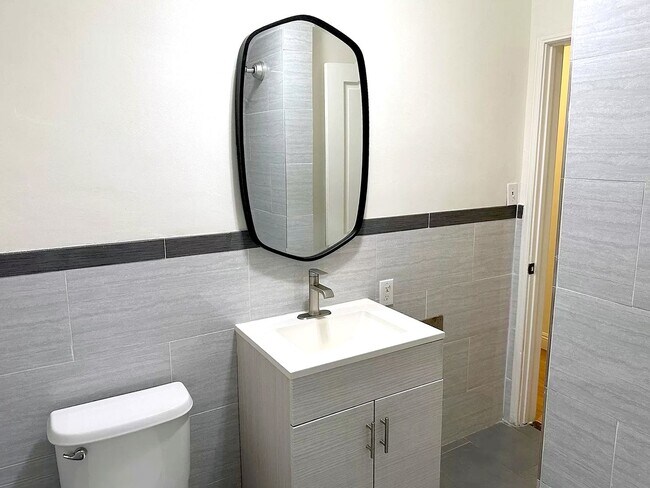 Building Photo - Olympic Duplex