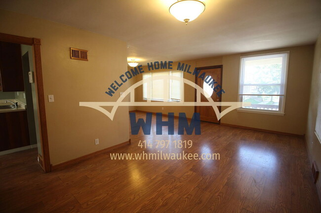 Building Photo - 331 E Deer Pl