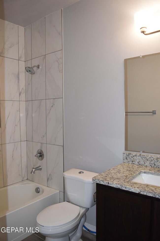 Building Photo - 355 Sol Ct