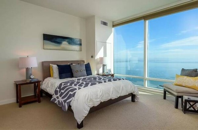 Building Photo - Luxury Corner Unit in Rincon Hill: 2 Bed/2...