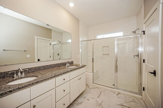 Building Photo - OPEN HOUSE SATURDAY 2/20/26 : 2PM - 4PM - FIRST MONTH FREE