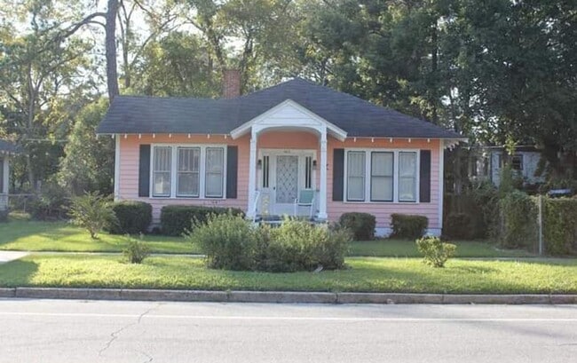 Primary Photo - 623 N Nicholls St