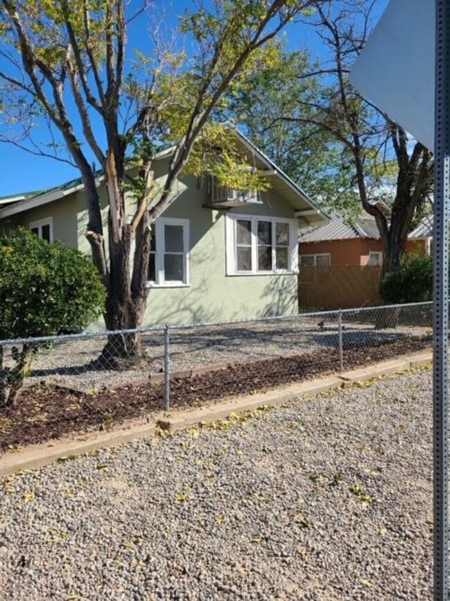 Building Photo - Edith