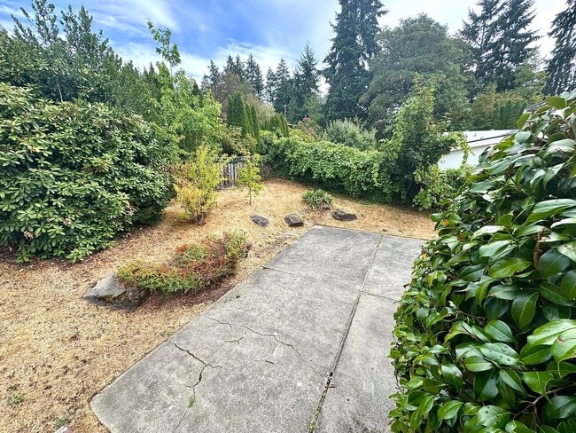 Building Photo - 170 154th Pl NE