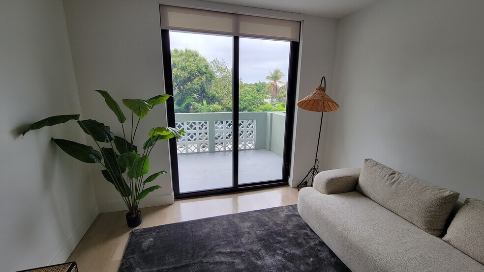 Building Photo - 2533 NE 183rd St