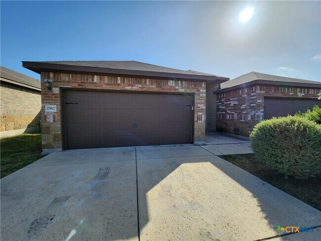 Primary Photo - 2567 Pahmeyer Rd
