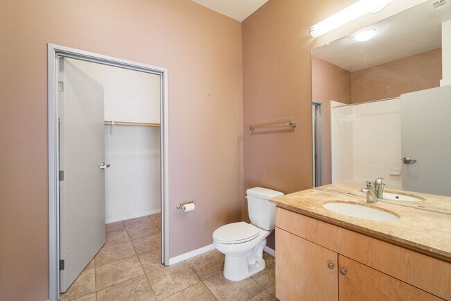 Building Photo - Spacious 2 Bedroom, 2 Bathroom Loft in Historic Downtown Anaheim